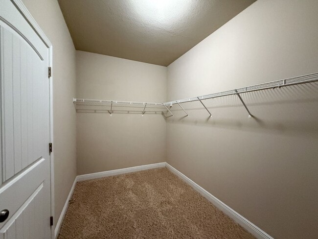 Building Photo - Spacious 4 bedroom 2.5 bath Home for Rent ...