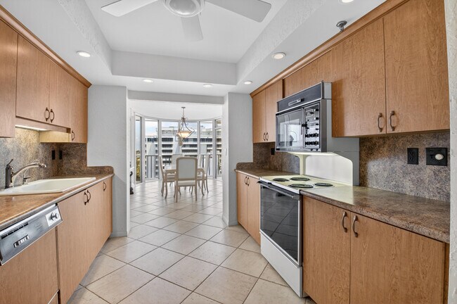 Building Photo - 2917 S Ocean Blvd