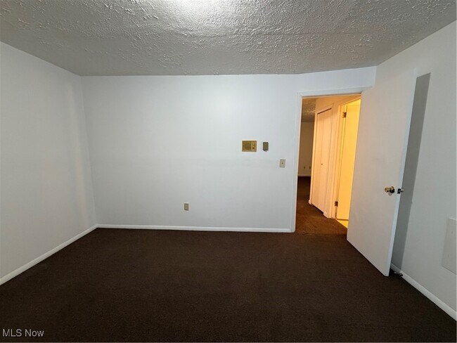 Building Photo - 4107 Orchard Dale Dr NW