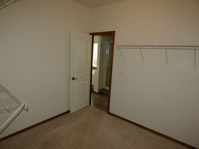 Building Photo - Rolling HIlls Court Rambler