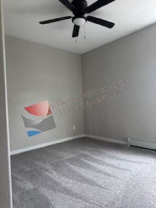 Building Photo - MPH-Maroon Dr