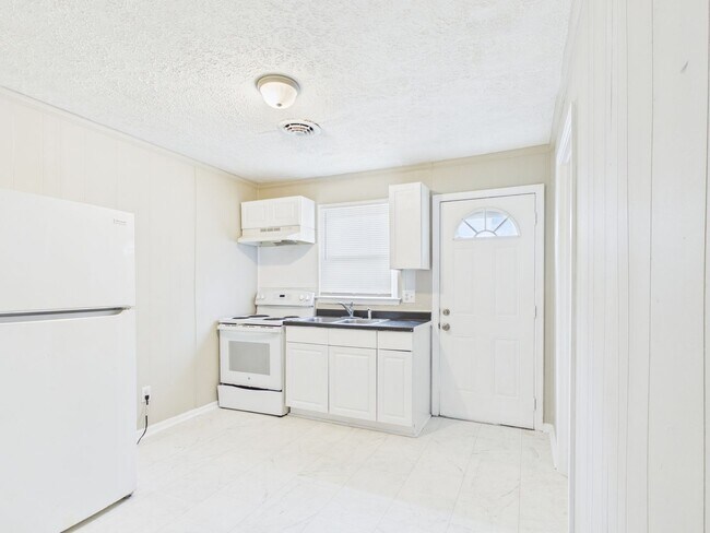 Building Photo - 838 S Jones St