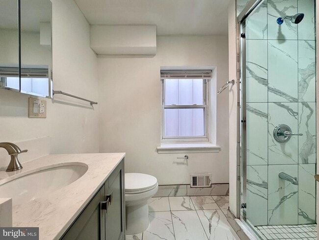 Building Photo - 1136 Mt Vernon St