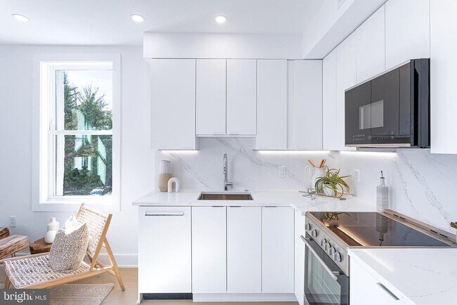 Building Photo - 2116 Kalorama Rd NW