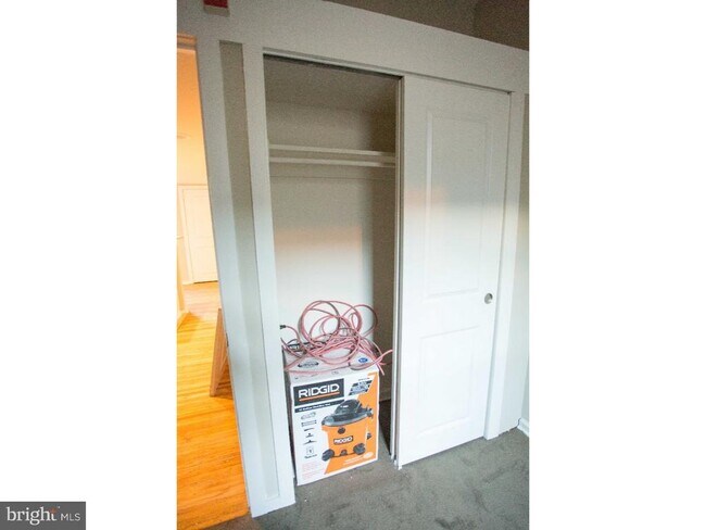 Building Photo - 413 S 11th St