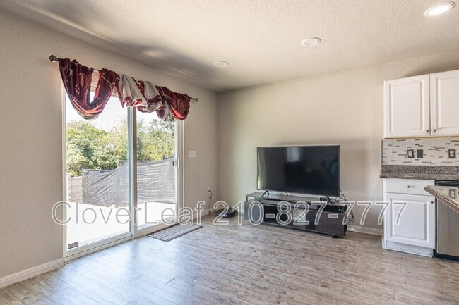 Building Photo - 10423 Legacy Cv