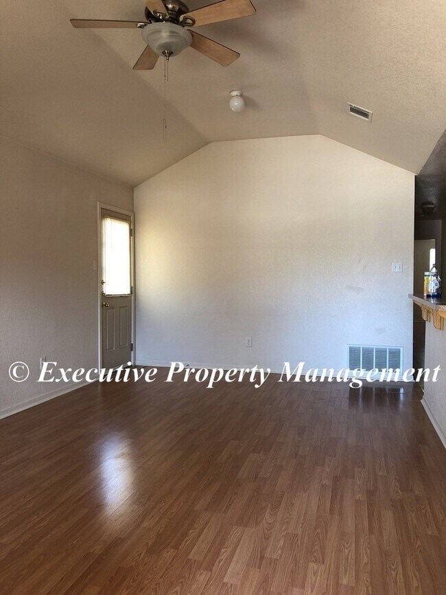 Building Photo - 314 Janelle Dr