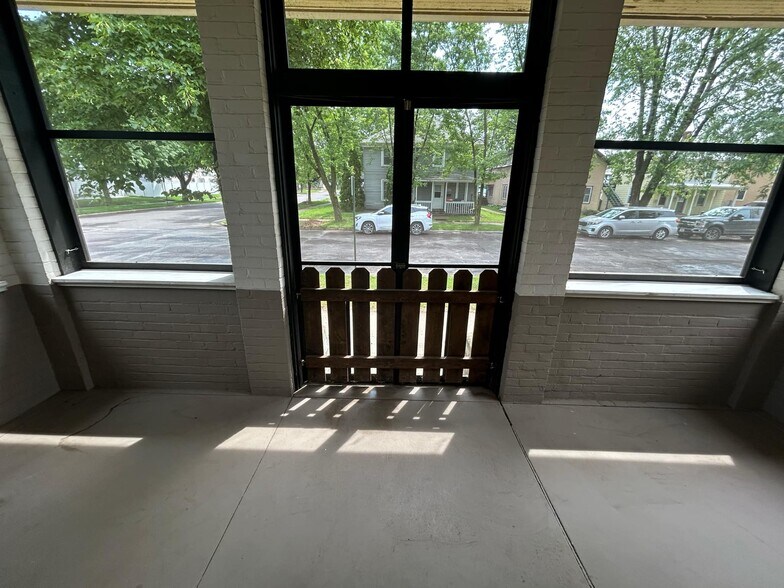 Screened in Porch - 1604 10th St S