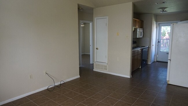 Building Photo - 310 W Washington Ave