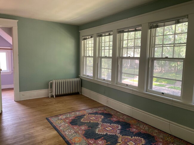 Building Photo - Charming Minneapolis 3-Bedroom Home Availa...