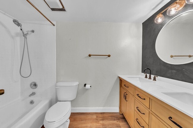 Building Photo - 4114 Pinelake Ln