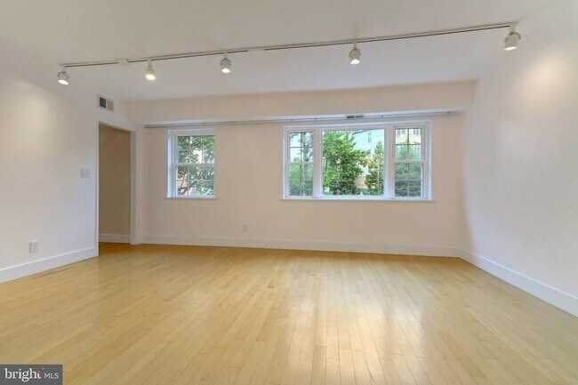 Building Photo - 1301 N Ode St