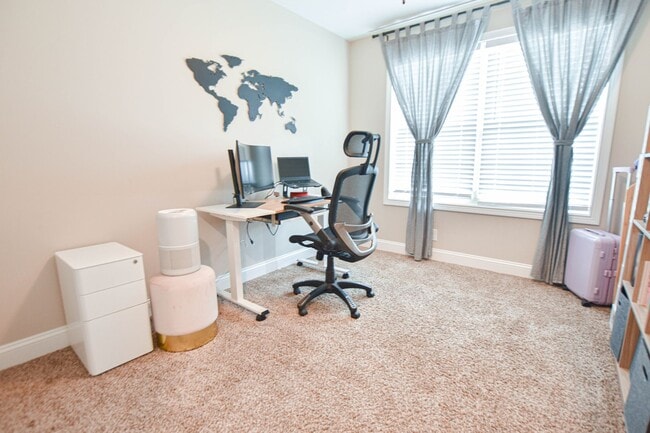 Building Photo - Pet Friendly Three Bedroom!