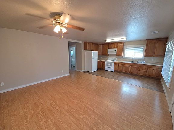 Building Photo - Charming 2 bedroom 1 bathroom home