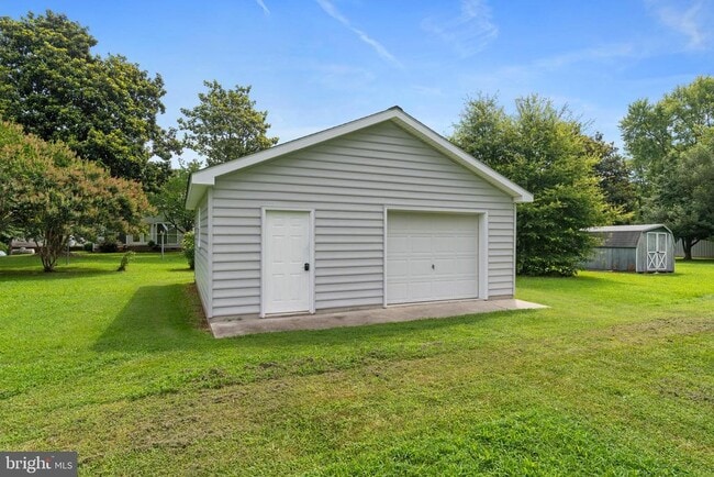 Building Photo - 8237 Hickory Dr