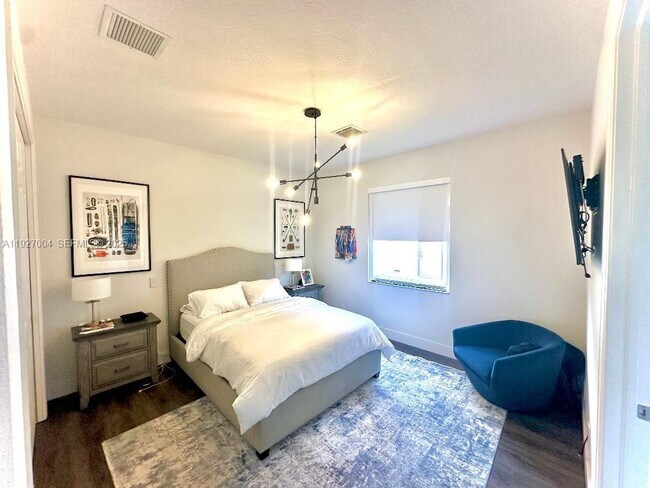 Building Photo - 19038 Park Ridge St