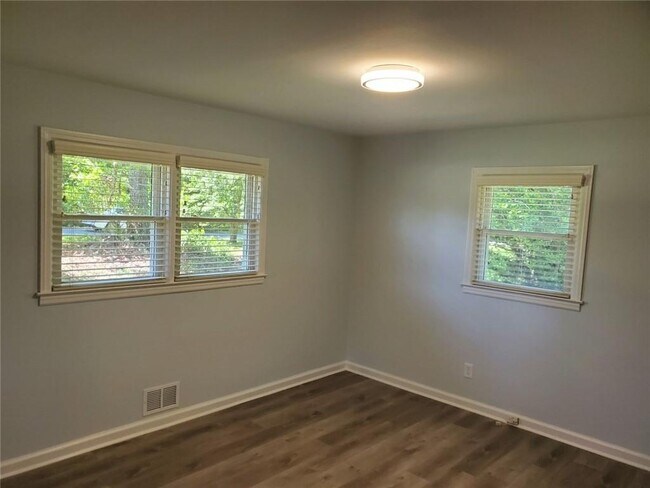 Building Photo - 4867 Flint Hill Rd SW