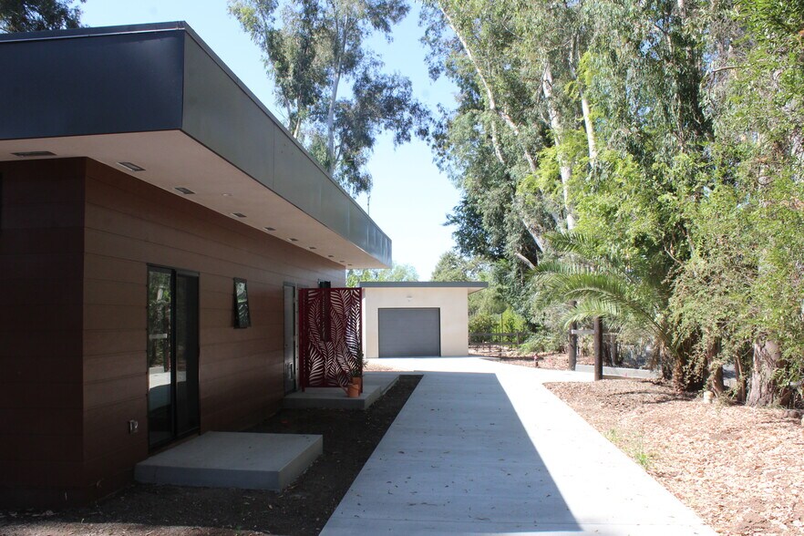 Building Photo - 1220 Rancho Dr