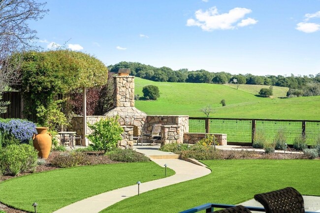Building Photo - 1051 Stonebridge Dr