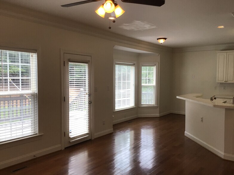Building Photo - 4130 Leinbach Dr