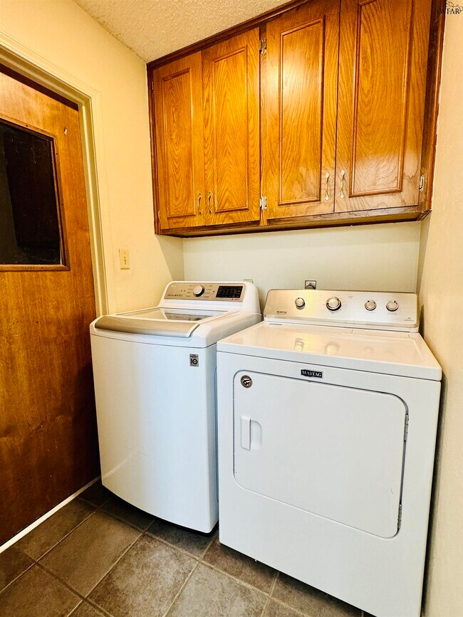 Building Photo - 5303 Greentree Ave