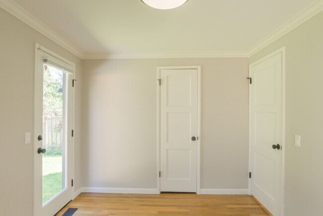 Building Photo - 3Bd/1Ba Seattle House