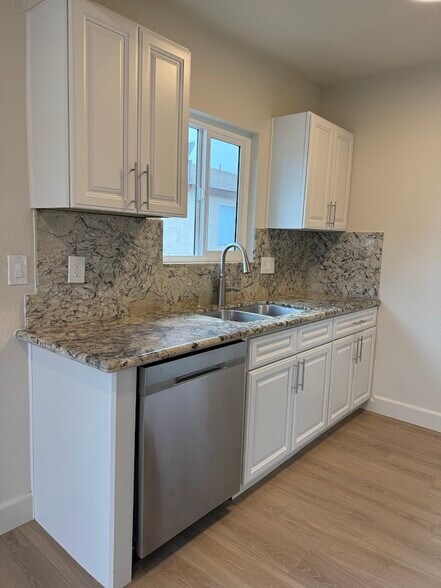 Building Photo - 28240 Via Princesa