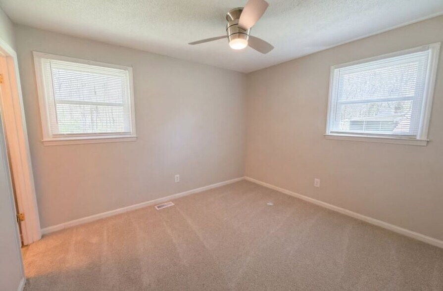 Building Photo - 4402 Ginger Dr