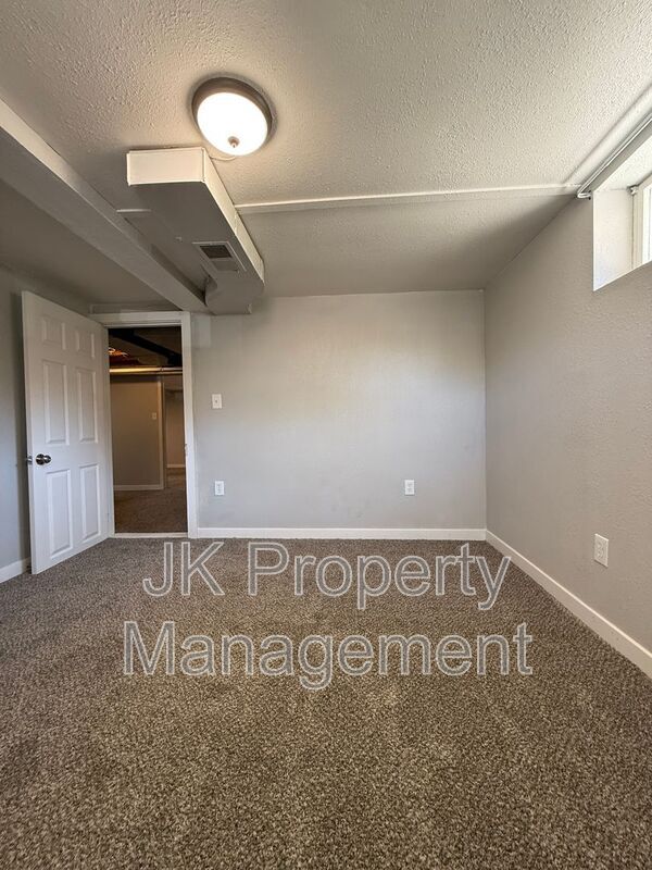 Building Photo - 309 10th St N