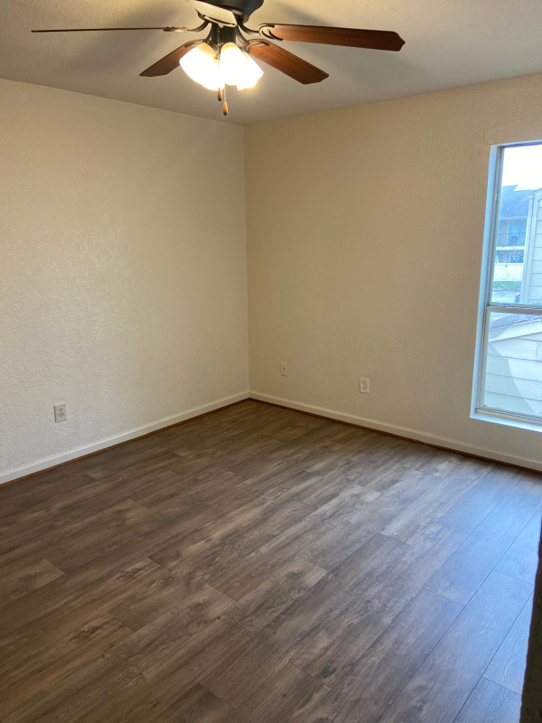 Building Photo - 8100 Creekbend Dr