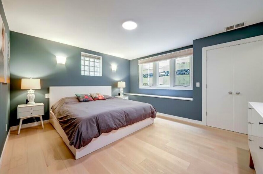 Large main bedroom with walk-in closet, black-out blinds, and large window seat - 328 Harriet St
