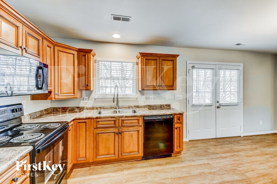 Building Photo - 290 Mill Rd