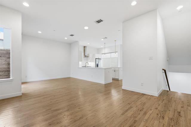 Building Photo - 2111 Bennett Ave