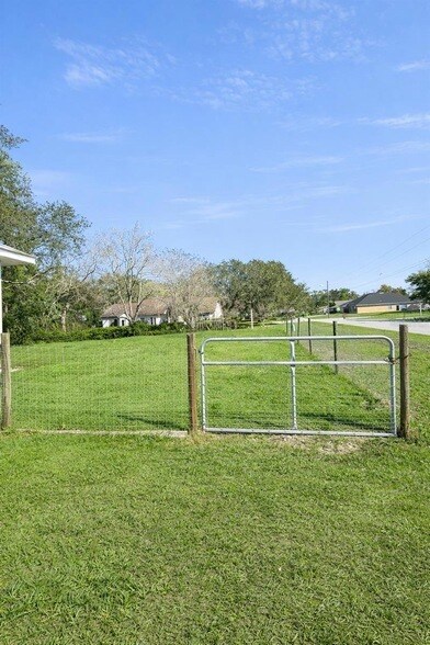 Building Photo - 14069 Drysdale St