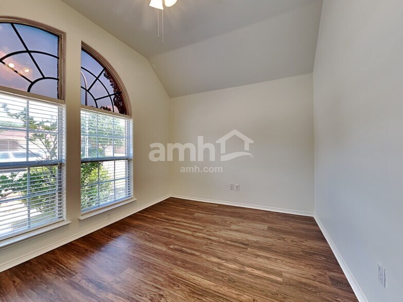 Building Photo - 9020 Saranac Trl