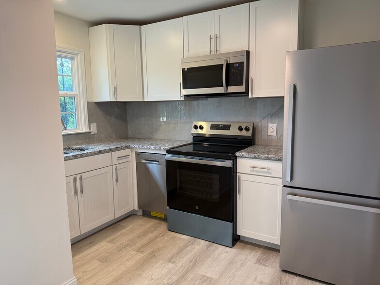 Building Photo - 1169 Boulevard