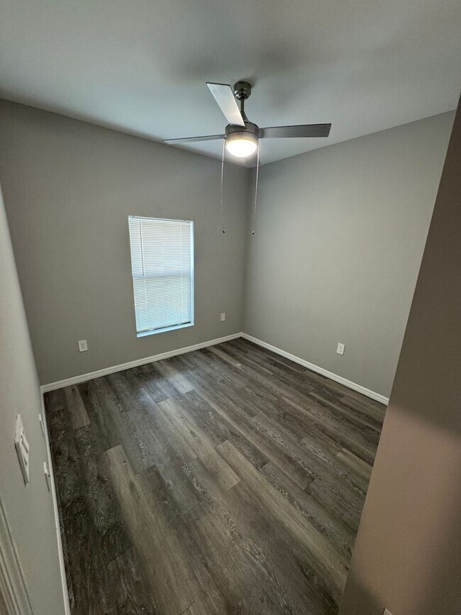 Building Photo - 1153 Oceanic Rd