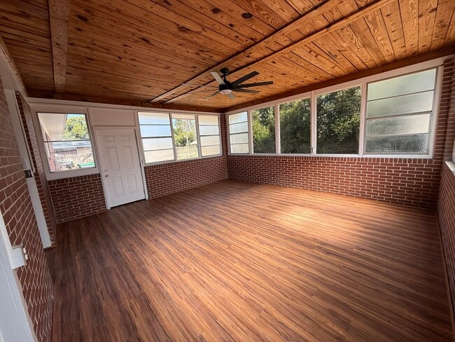 Building Photo - 61 Loganberry Cir