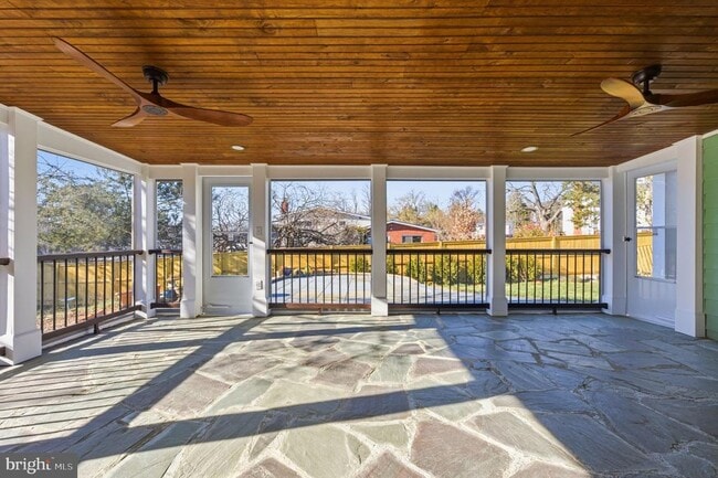 Building Photo - 700 N Mansfield St