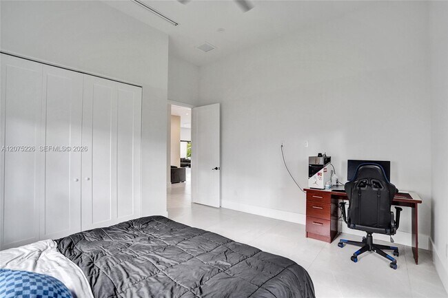 Building Photo - 3909 SW 54th St