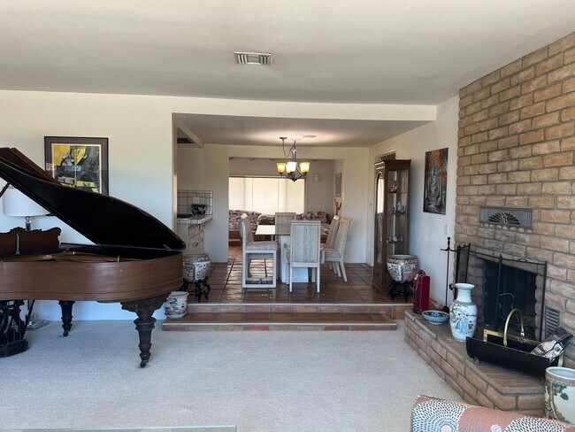 Building Photo - Scenic Hillside Living – Spacious 3 Bed, 2 Bath with Sweeping Views