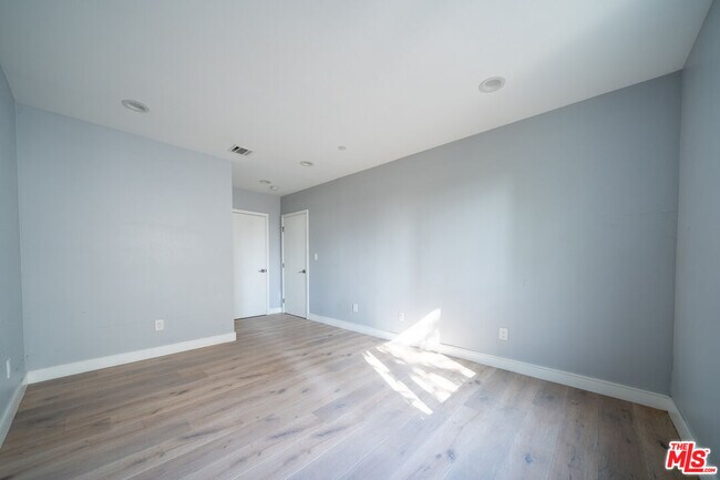 Building Photo - 11318 Miranda St