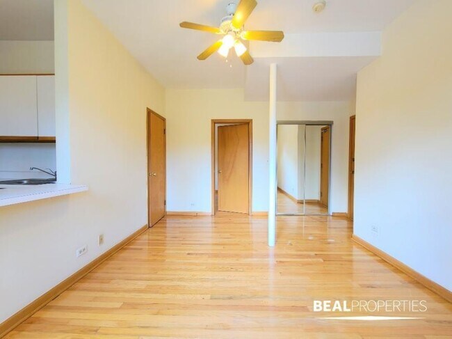 Building Photo - 1 bedroom in CHICAGO IL 60657