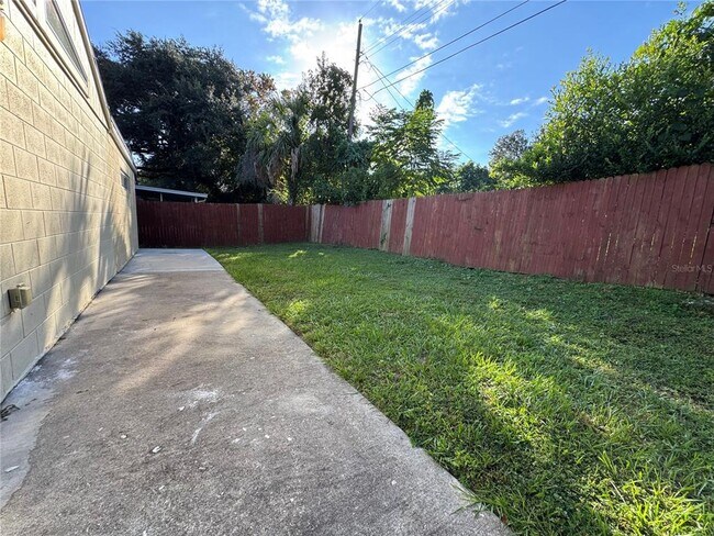Building Photo - 3350 Lake Tiny Cir