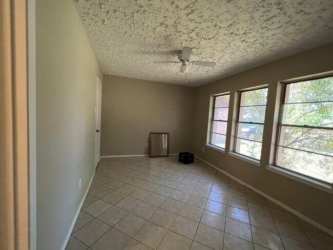 Building Photo - 15951 Manfield Dr