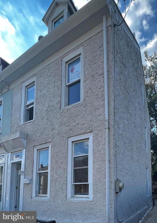 Building Photo - 129 E Phil Ellena St