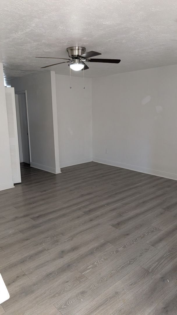 Building Photo - Two Bedrooms with terrace and fenced patio...