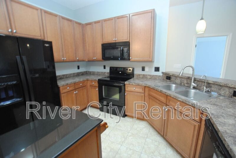 Building Photo - 599 Chestwood Chase Dr