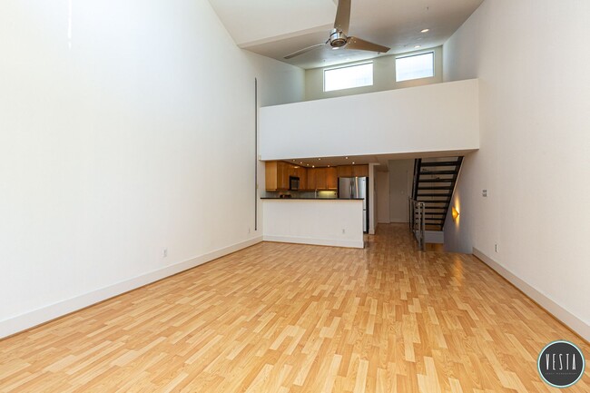 Building Photo - SPACIOUS ARTIST LOFT WITH PRIVATE PATIO & ...