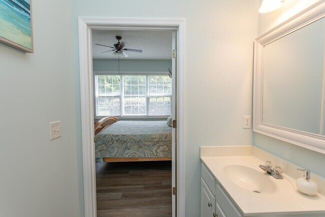 Building Photo - 5801 Oyster Catcher Dr